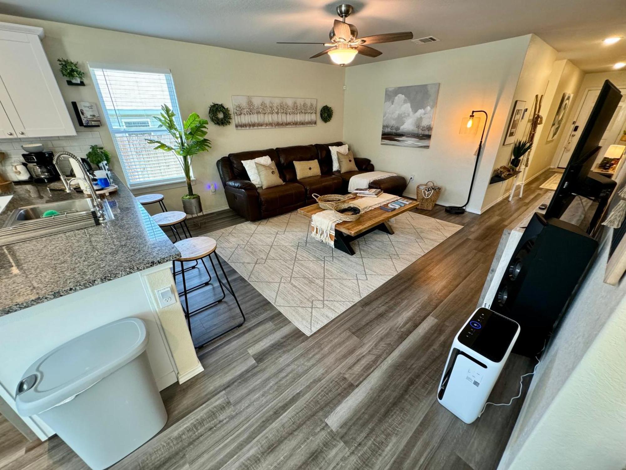 Superb Home 7 Minutes From Lackland Air Force Base サンアントニオ エクステリア 写真